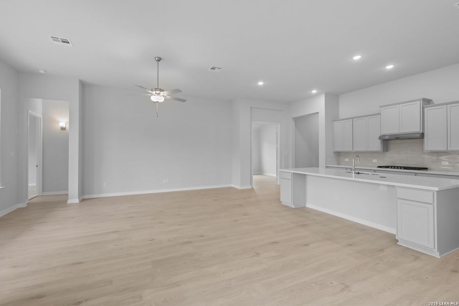 Spacious, unfurnished interior of a new home in Ladera, San Antonio (Image 33). Spacious, unfurnished interior of a new home in Ladera, San Antonio (Image 33).