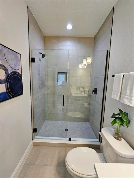 Furnished interior view inside a new home in , Seminole (Image 8).