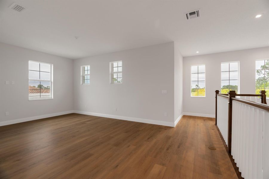 Spacious, unfurnished interior of a new home in , Port St. Lucie (Image 20).