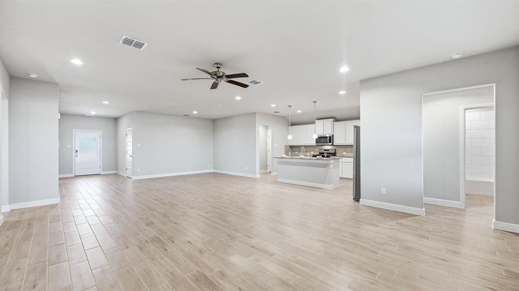 Spacious, unfurnished interior of a new home in Parkerville Meadows, DeSoto (Image 16).