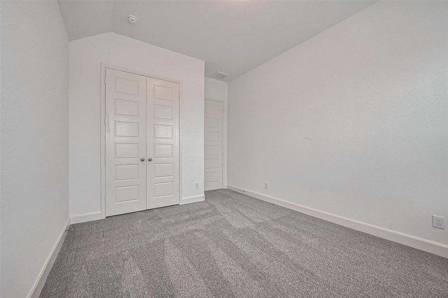 Spacious, unfurnished interior of a new home in Lago Mar, Texas City (Image 33).