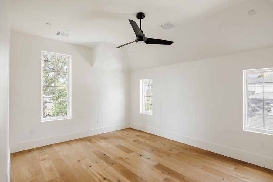 Light-filled and comfortable, each guest room offers privacy and peaceful design continuity. Light-filled and comfortable, each guest room offers privacy and peaceful design continuity.