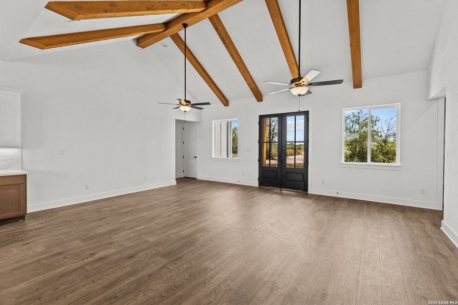 Spacious, unfurnished interior of a new home in , La Vernia (Image 18).