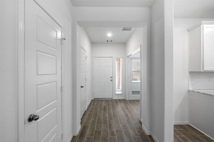 Spacious, unfurnished interior of a new home in Rollingbrook Estates, Baytown (Image 20).