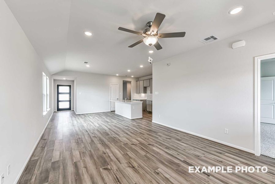 Spacious, unfurnished interior of a new home in River Ranch Meadows, Dayton (Image 18).