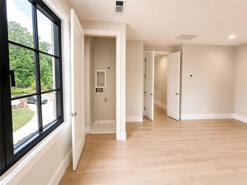 Spacious, unfurnished interior of a new home in , Alpharetta (Image 49).
