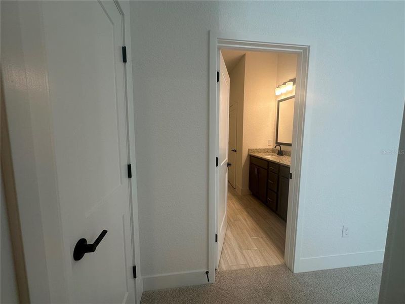 Spacious, unfurnished interior of a new home in , Oxford (Image 15).