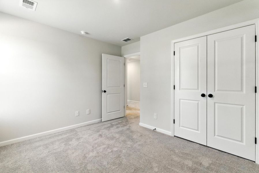 Spacious, unfurnished interior of a new home in Six Oaks, Summerville (Image 18).