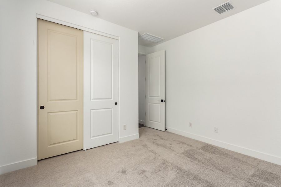 Spacious, unfurnished interior of a new home in Hawes Crossing, Mesa (Image 26).