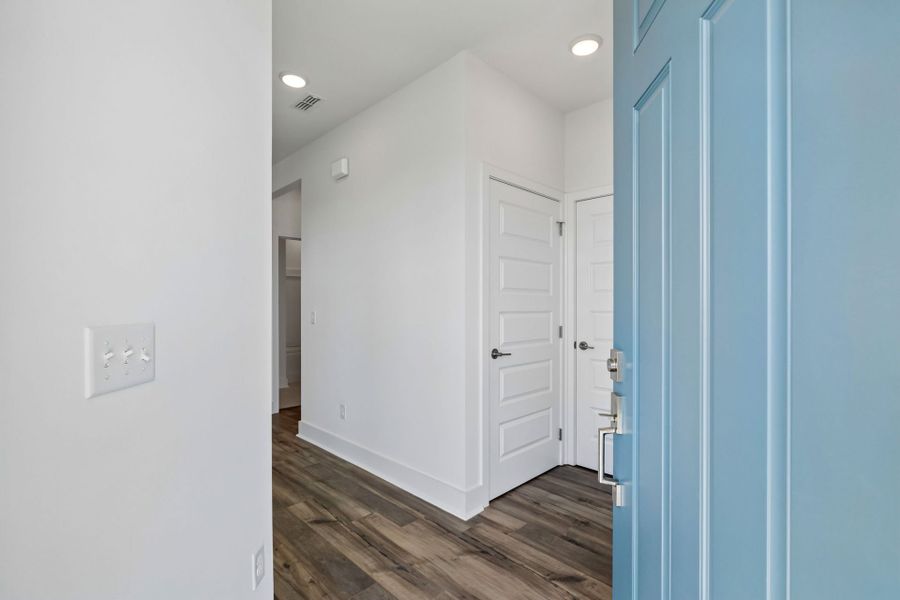 Spacious, unfurnished interior of a new home in Del Webb Barton Village, Lebanon (Image 21).