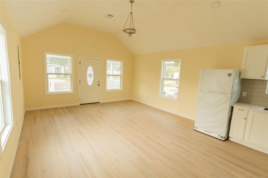 Spacious, unfurnished interior of a new home in , Bacliff (Image 7). Spacious, unfurnished interior of a new home in , Bacliff (Image 7).