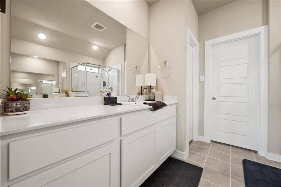 Furnished interior view inside a new home in Cibolo Hills, Fort Worth (Image 30).