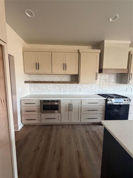 Furnished interior view inside a new home in , Abilene (Image 9).
