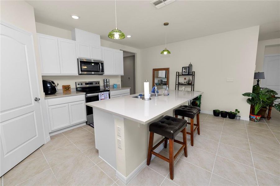 Furnished interior view inside a new home in , Bartow (Image 11).