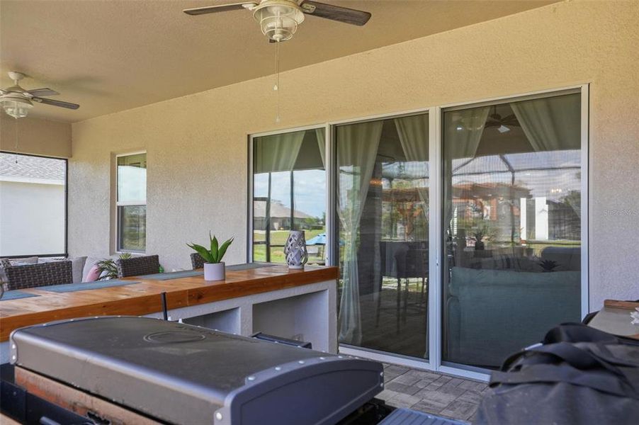 Exterior details and patio area of a home in , Weeki Wachee (Image 3).