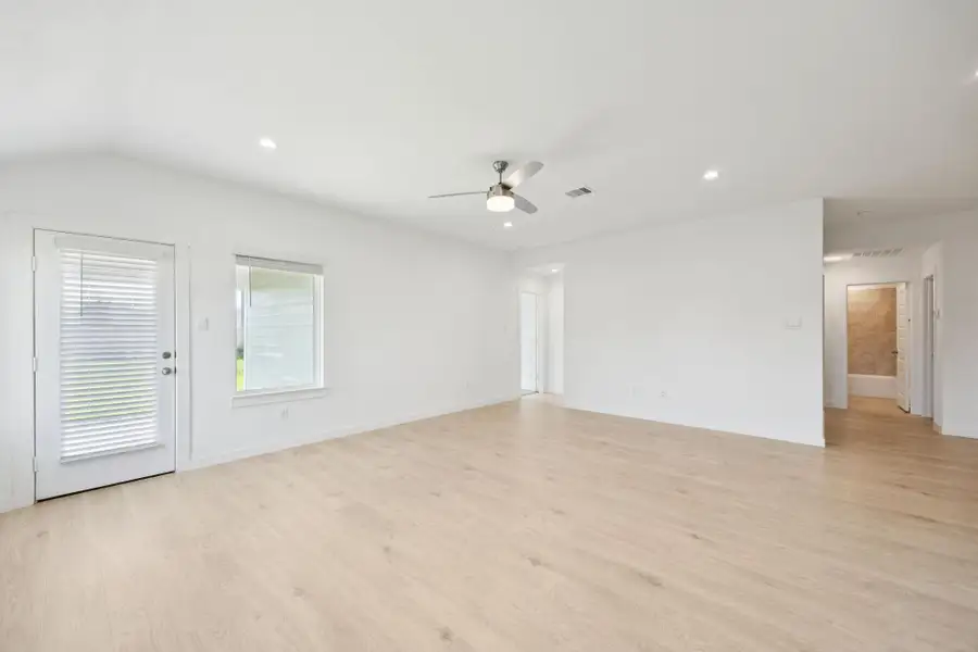 Spacious, unfurnished interior of a new home in , Fulshear (Image 9). Spacious, unfurnished interior of a new home in , Fulshear (Image 9).