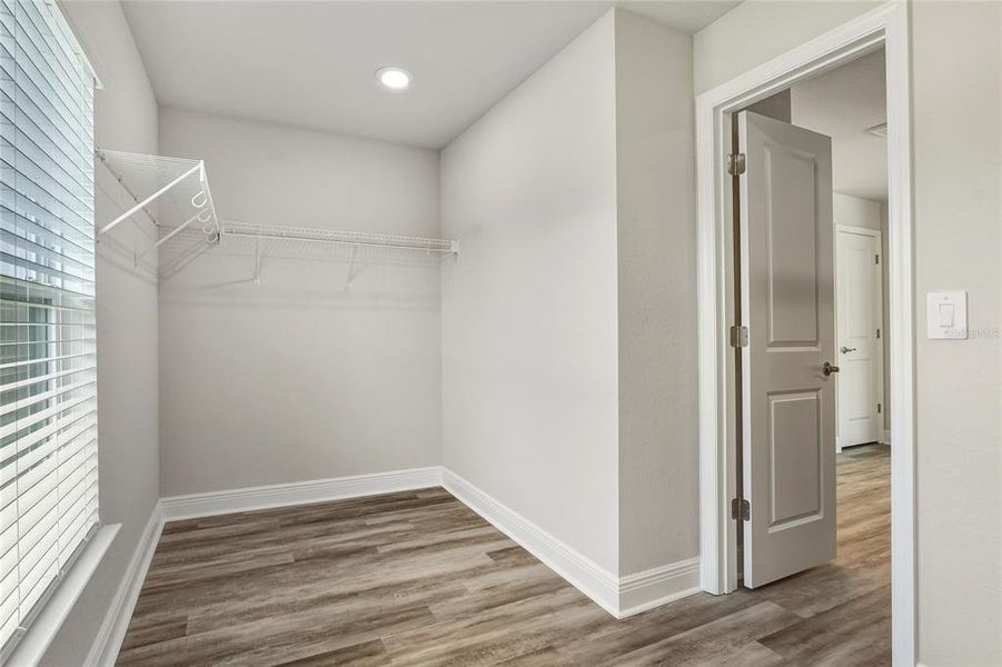 Spacious, unfurnished interior of a new home in , Lakeland (Image 27).