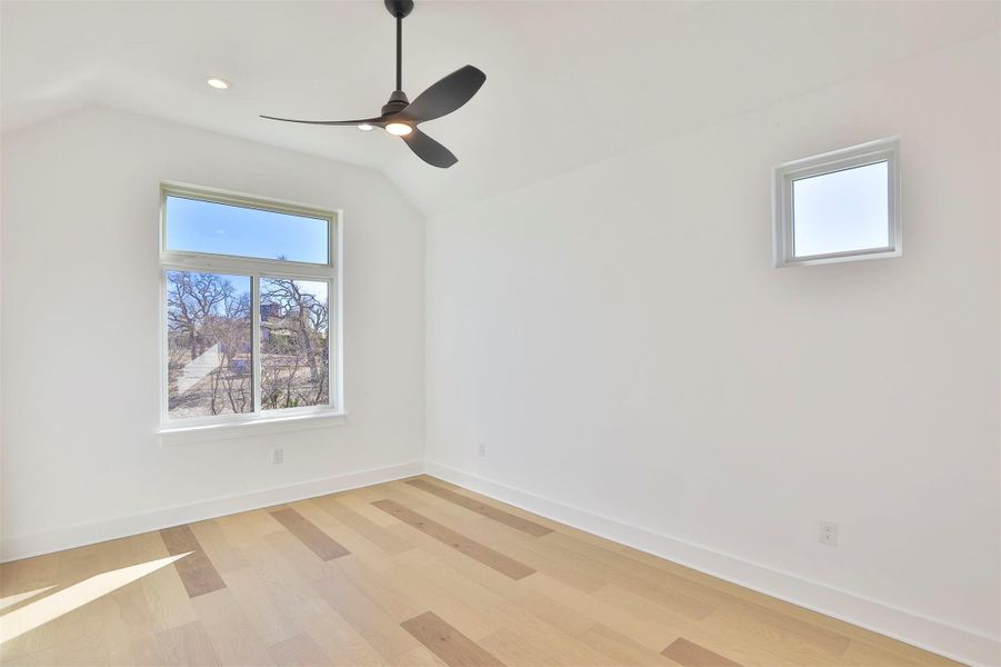 Spacious, unfurnished interior of a new home in , Horseshoe Bay (Image 21).