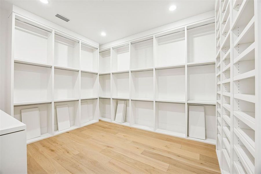 Spacious, unfurnished interior of a new home in , Bartonville (Image 21).