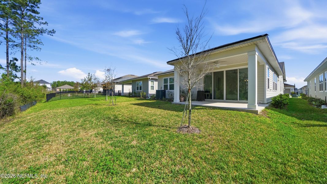 Exterior details and patio area of a home in Tributary, Yulee (Image 25).