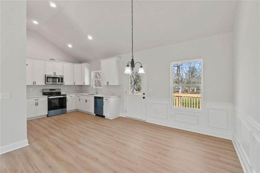 Spacious, unfurnished interior of a new home in , Alto (Image 33).