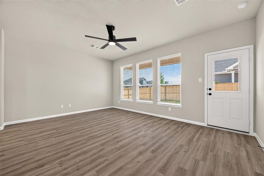 Spacious, unfurnished interior of a new home in , Angleton (Image 42).