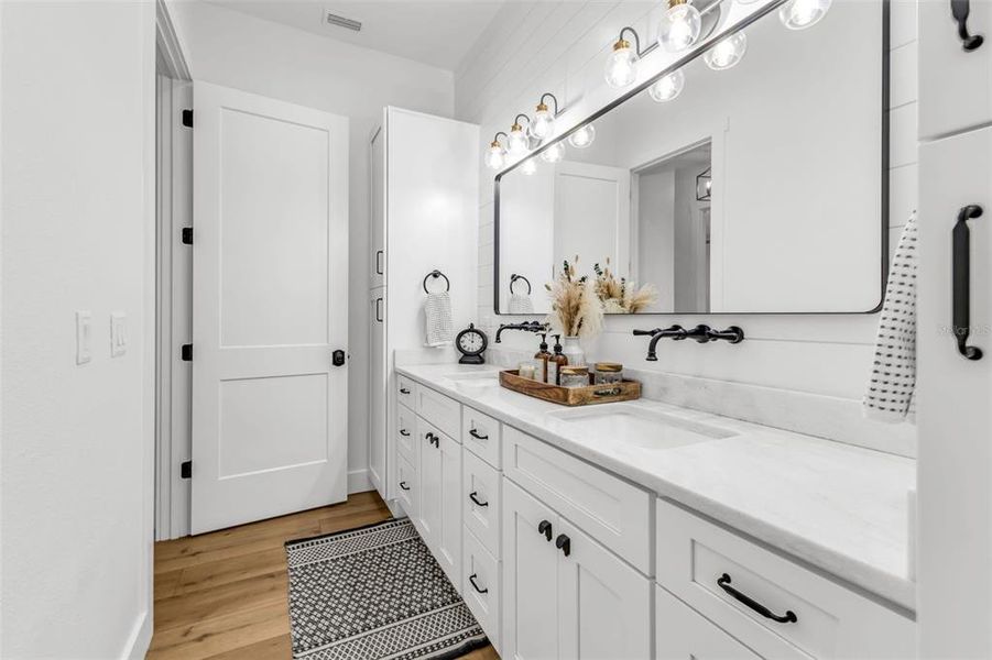 Furnished interior view inside a new home in , Arcadia (Image 17).