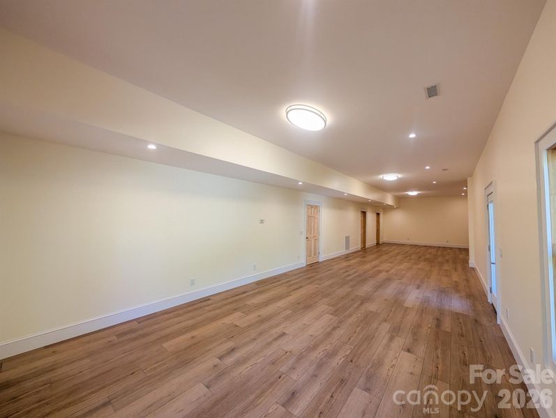 Spacious, unfurnished interior of a new home in , Burnsville (Image 8).