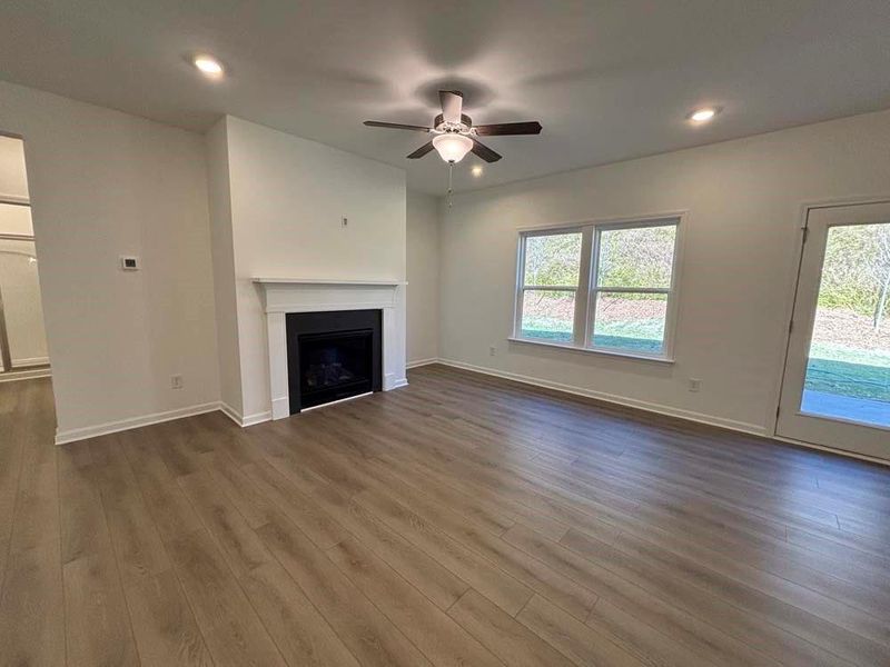Spacious, unfurnished interior of a new home in Creekside, Dawsonville (Image 31).