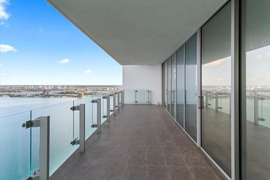 Spacious, unfurnished interior of a new home in , Miami (Image 16).