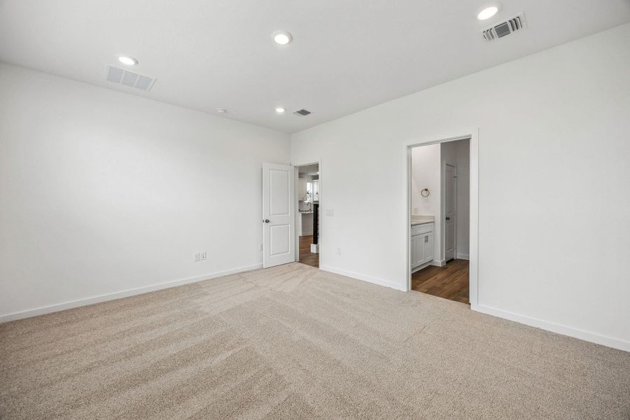 Spacious, unfurnished interior of a new home in Windcress, Cove (Image 25).