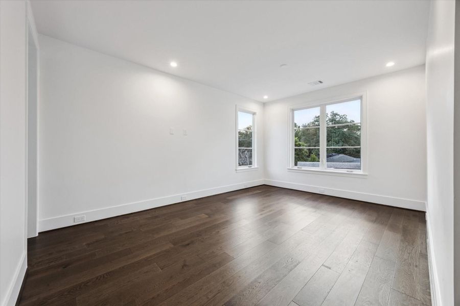 Spacious, unfurnished interior of a new home in , Houston (Image 34).