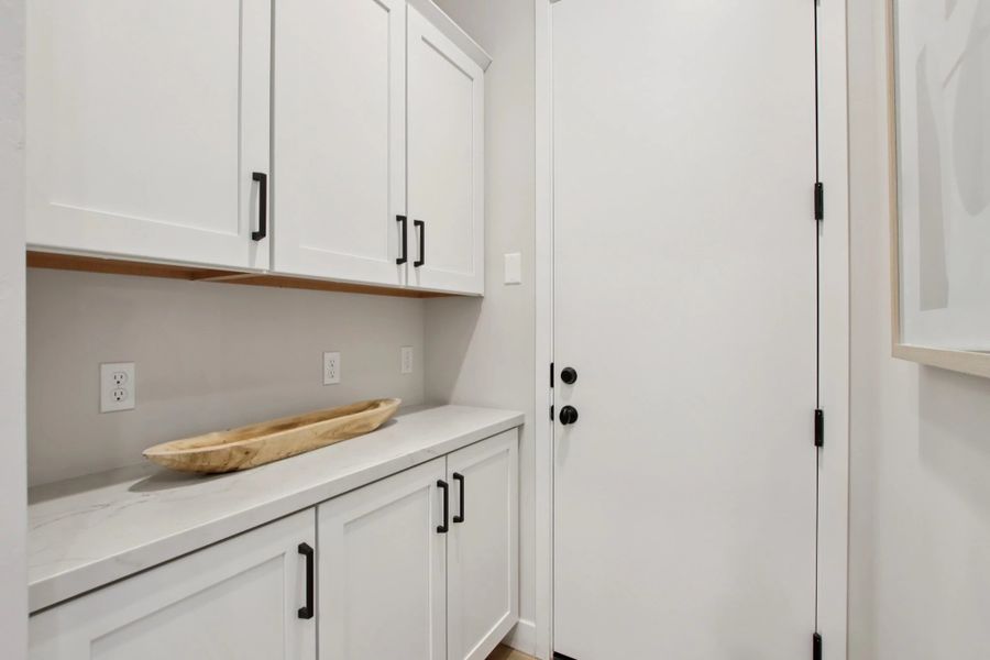 Valet with optional cabinets