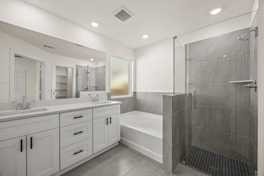 Furnished interior view inside a new home in Ashland, Houston (Image 10).