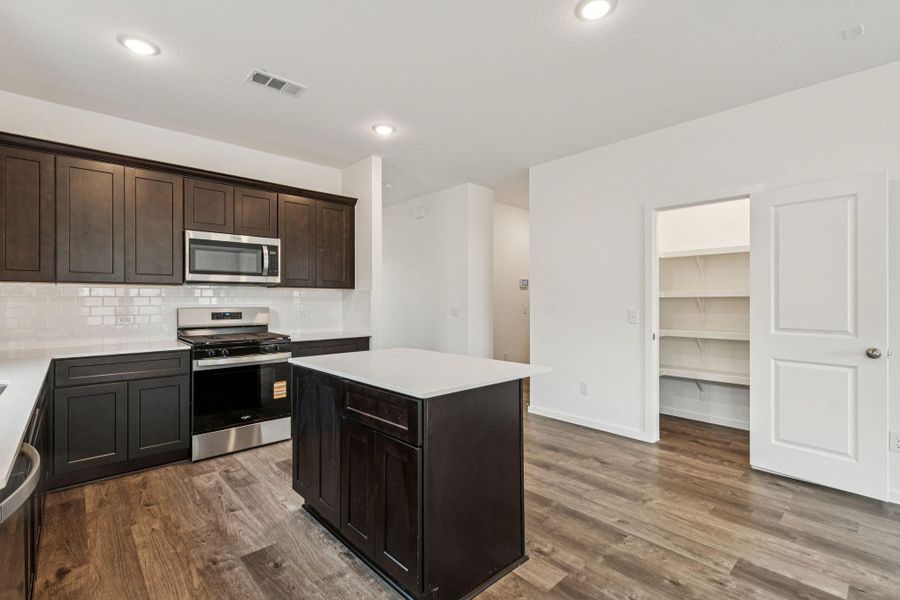 Furnished interior view inside a new home in River Ranch, Dayton (Image 15).
