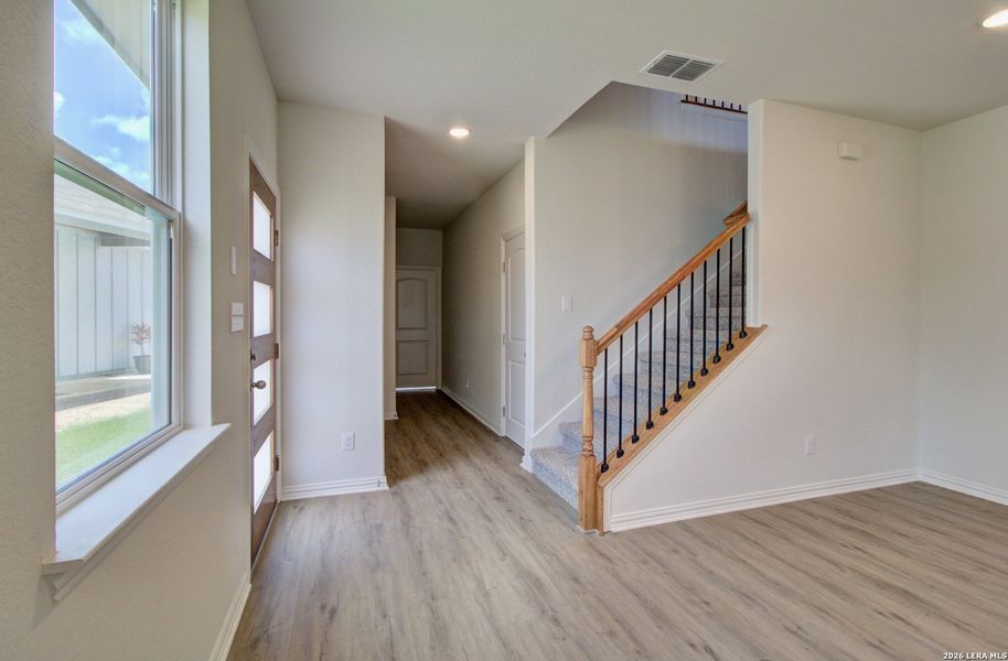Spacious, unfurnished interior of a new home in Casinas at Gruene, New Braunfels (Image 24).