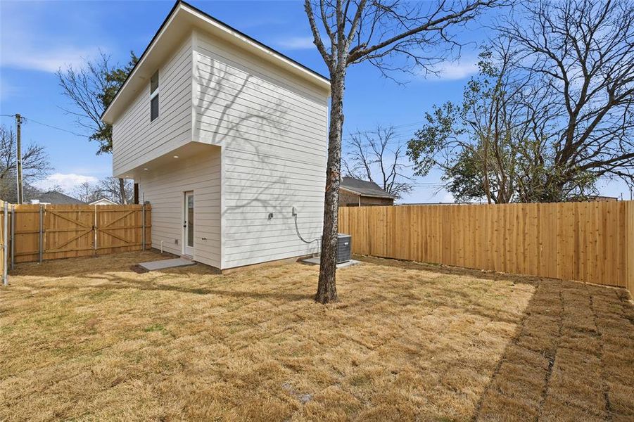 Exterior details and patio area of a home in , Waco (Image 13).