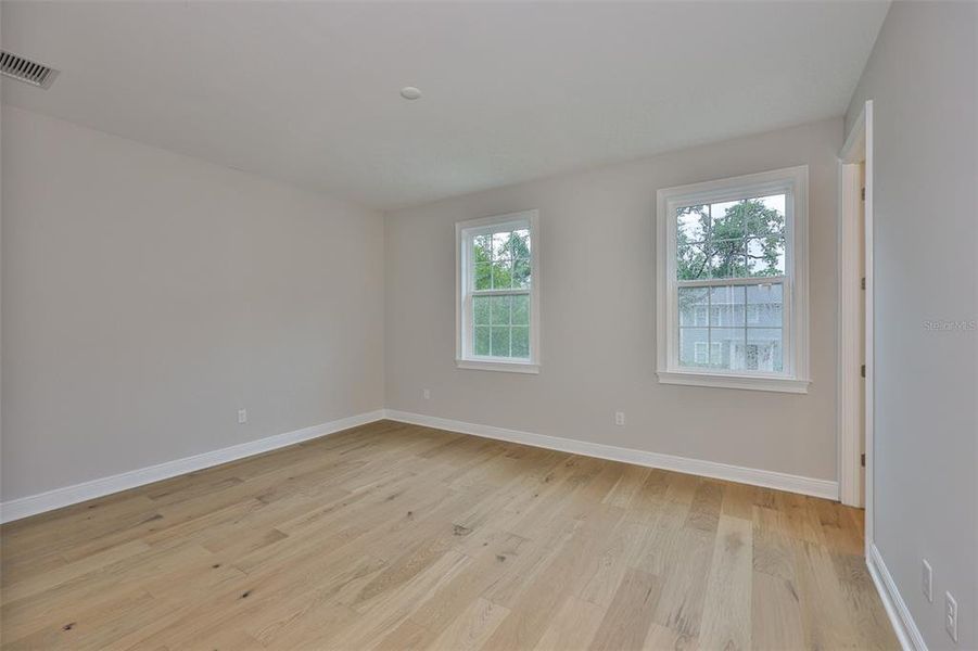 Spacious, unfurnished interior of a new home in , Tampa (Image 34).