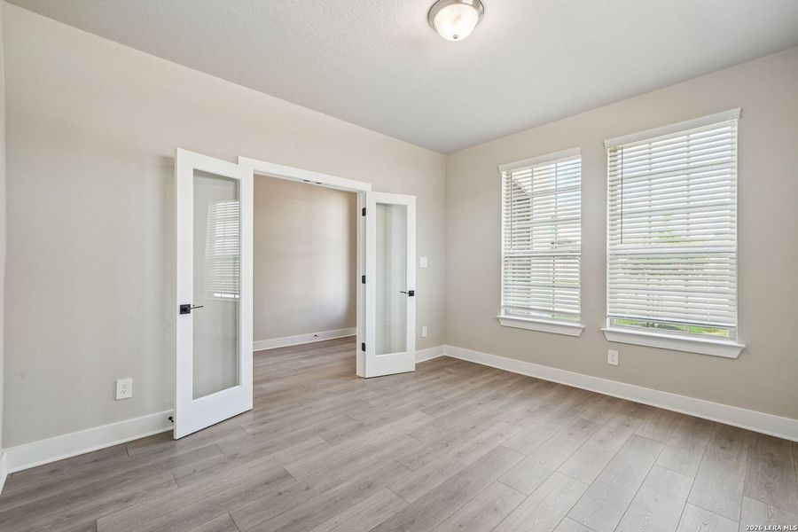 Spacious, unfurnished interior of a new home in Fox Falls, Boerne (Image 34).
