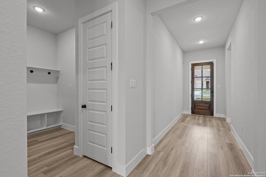 Spacious, unfurnished interior of a new home in Homestead, Schertz (Image 17).