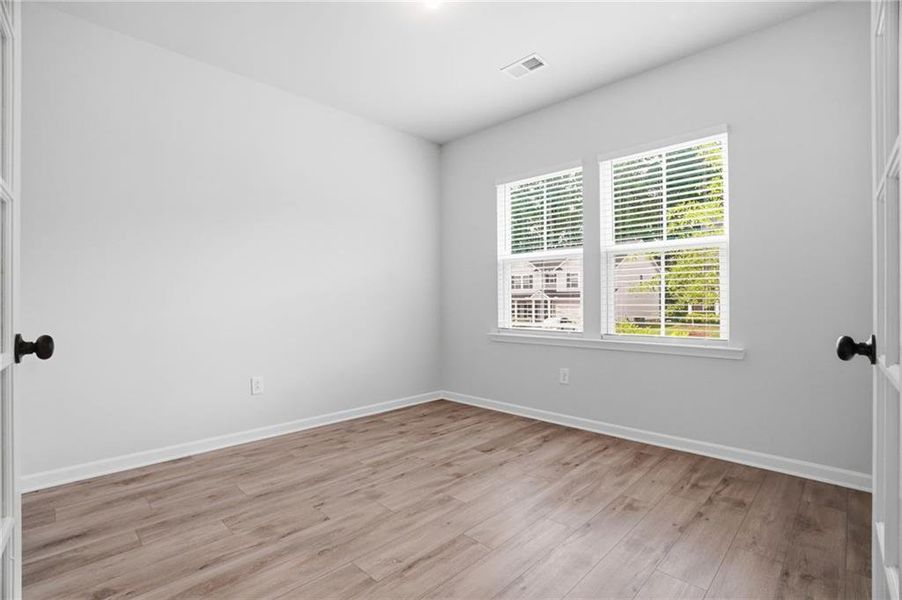 Spacious, unfurnished interior of a new home in Berkeley Mill, Cumming (Image 16).