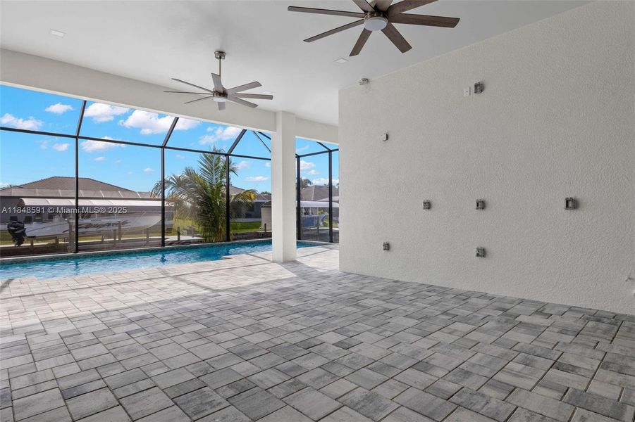 Spacious, unfurnished interior of a new home in , Cape Coral (Image 26).