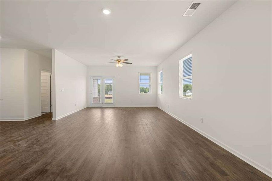 Spacious, unfurnished interior of a new home in Shoal Creek, Hampton (Image 11).