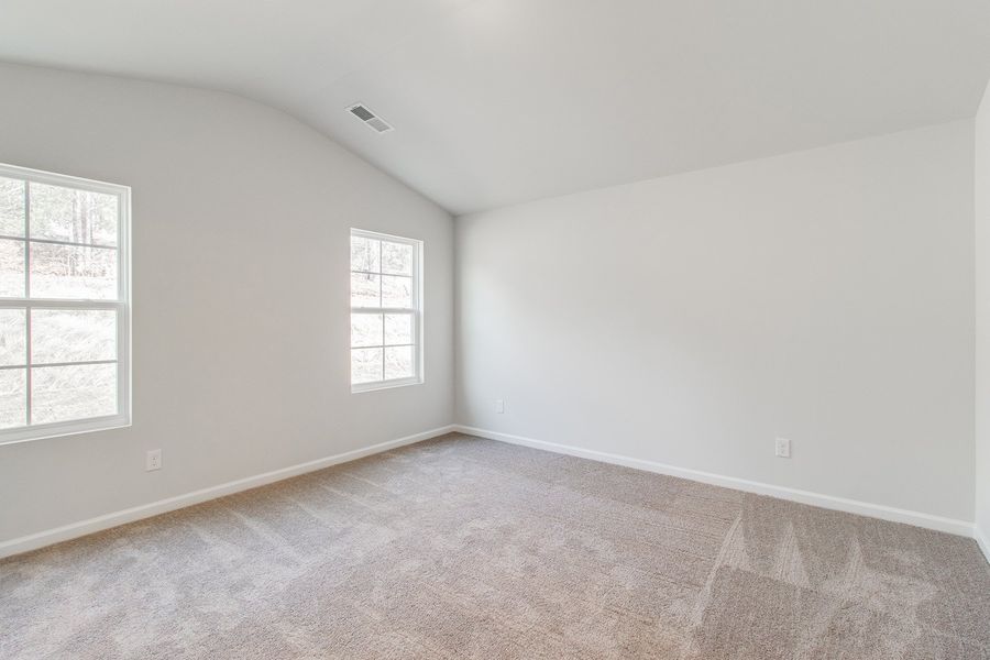 Spacious, unfurnished interior of a new home in Bluefield, Lexington (Image 20).