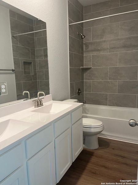 Furnished interior view inside a new home in Highland Ridge, New Braunfels (Image 4). Furnished interior view inside a new home in Highland Ridge, New Braunfels (Image 4).