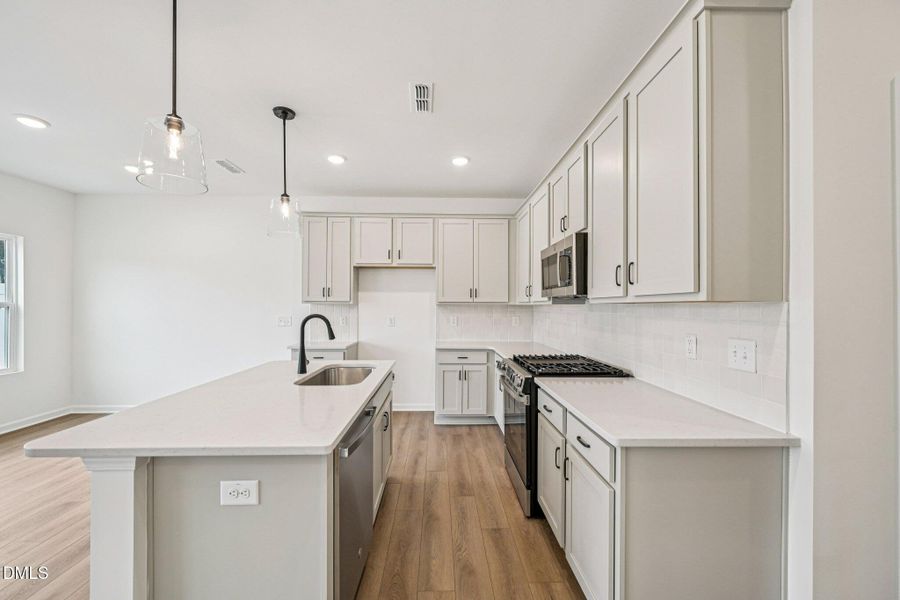 12-web-or-mls-Mirth Ct-S0701-012