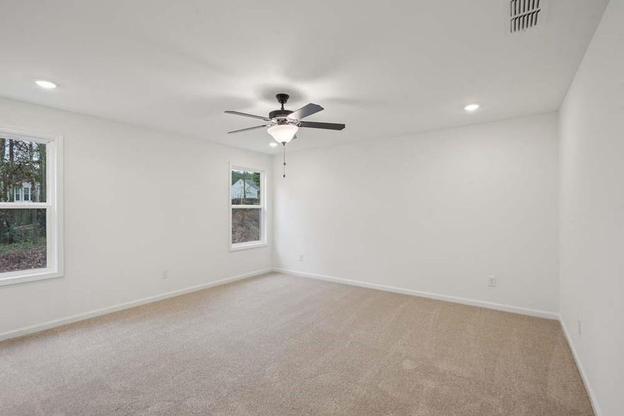 Spacious, unfurnished interior of a new home in Eastlyn Crossing, Flowery Branch (Image 17).