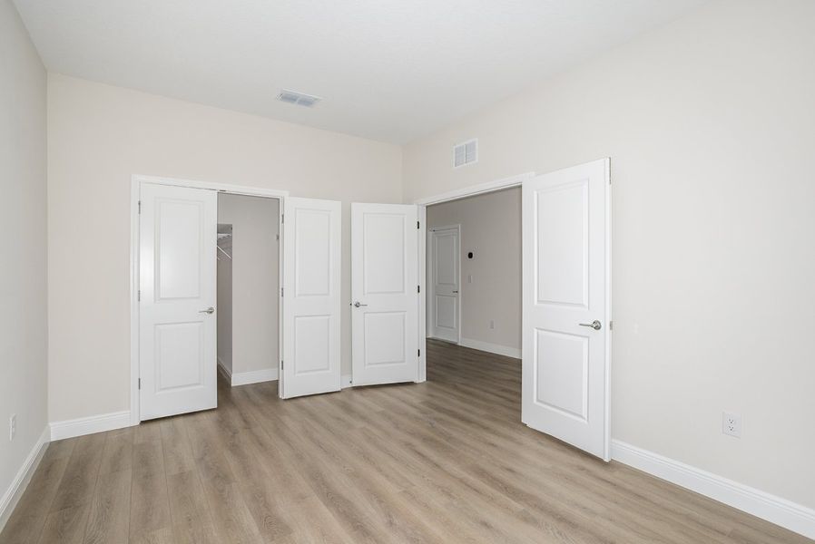 Spacious, unfurnished interior of a new home in Pasadena Woods, Dade City (Image 16).
