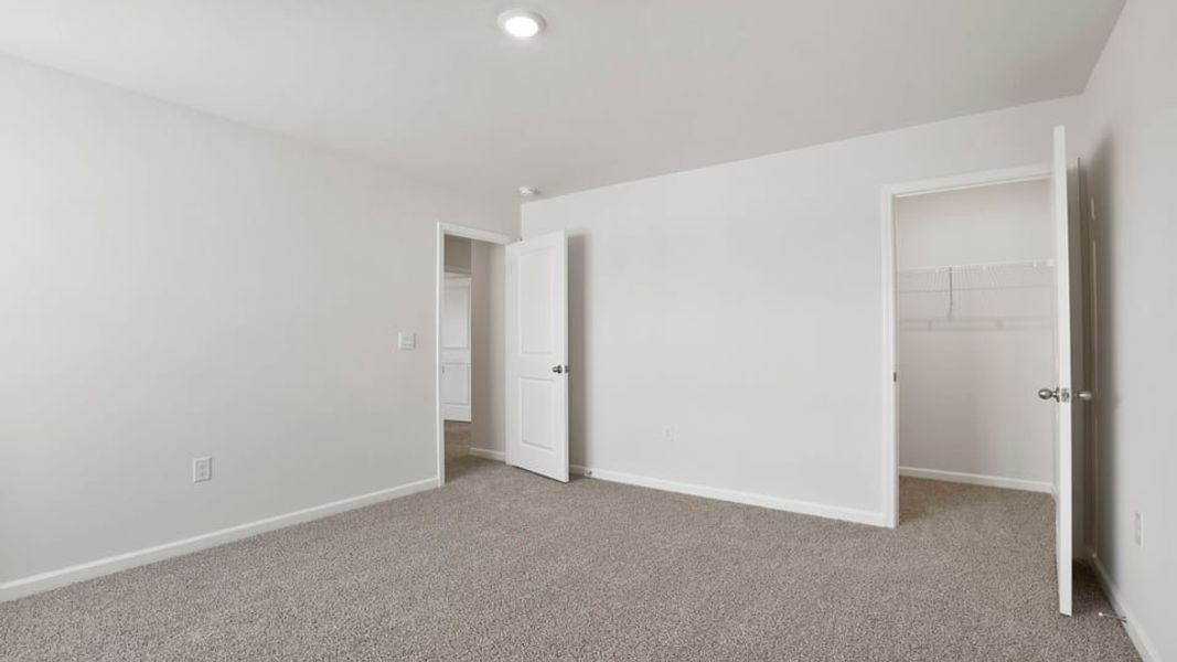 Spacious, unfurnished interior of a new home in Durbin Meadows Traditions, Fountain Inn (Image 29).