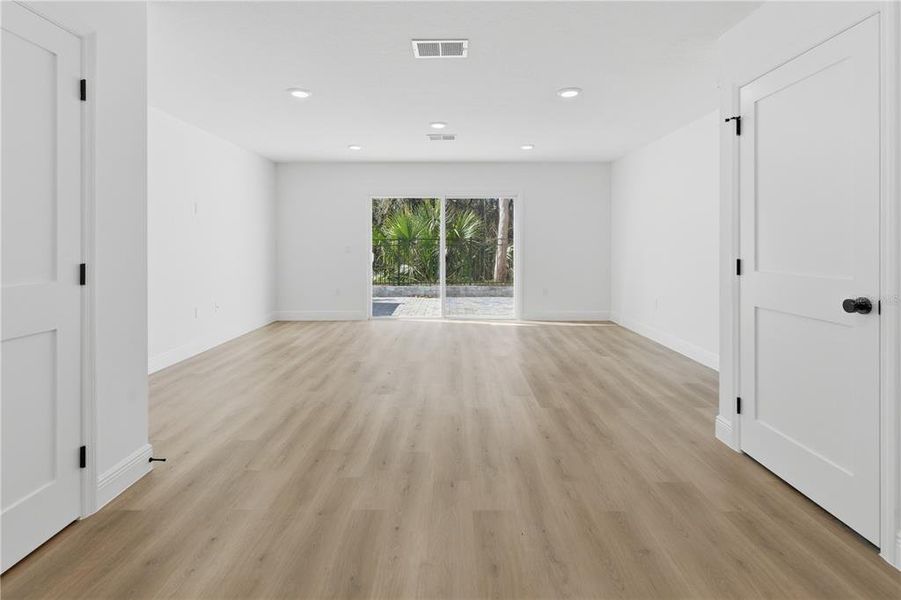 Spacious, unfurnished interior of a new home in , Altamonte Springs (Image 24).